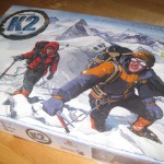 Box des Brettspiels K2