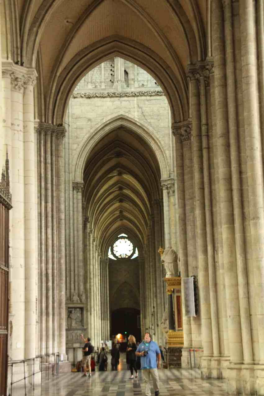 Seitenschiff in der Kathedrale von Amiens