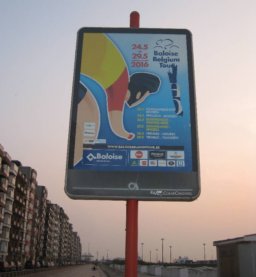 Hinweisschild auf die Belgienrundfahrt 2016 in Knokke-Heist